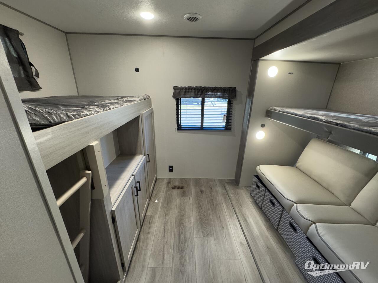 2025 Coachmen Catalina Legacy Edition 343BHTS Photo 16