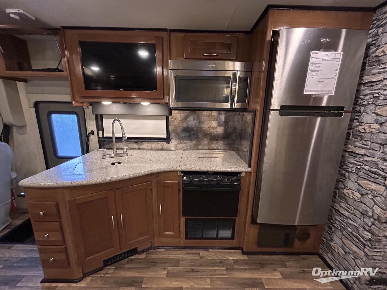 2018 Coachmen Mirada 31FW Photo 9