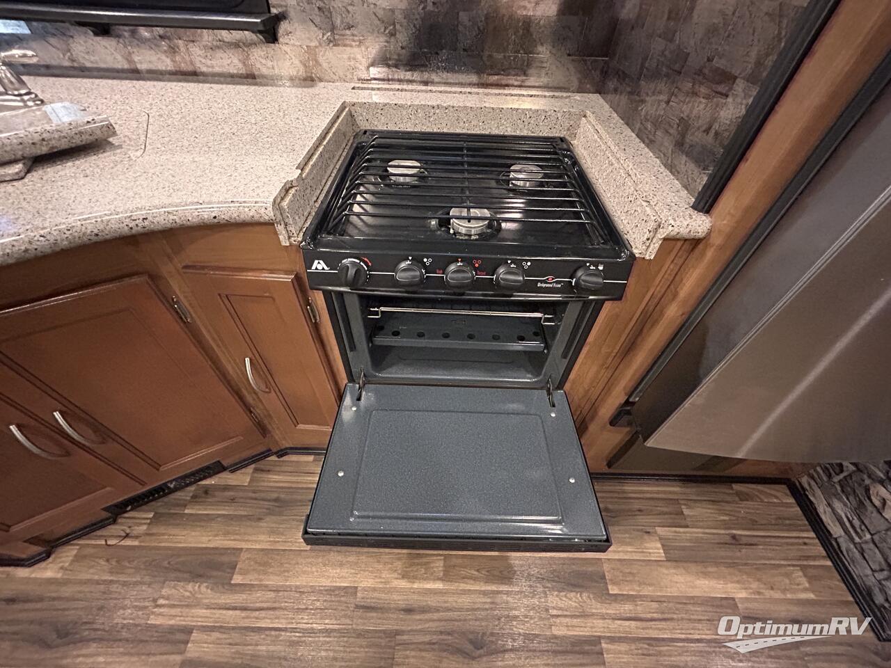 2018 Coachmen Mirada 31FW Photo 11