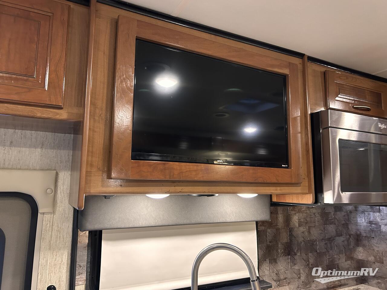 2018 Coachmen Mirada 31FW Photo 10