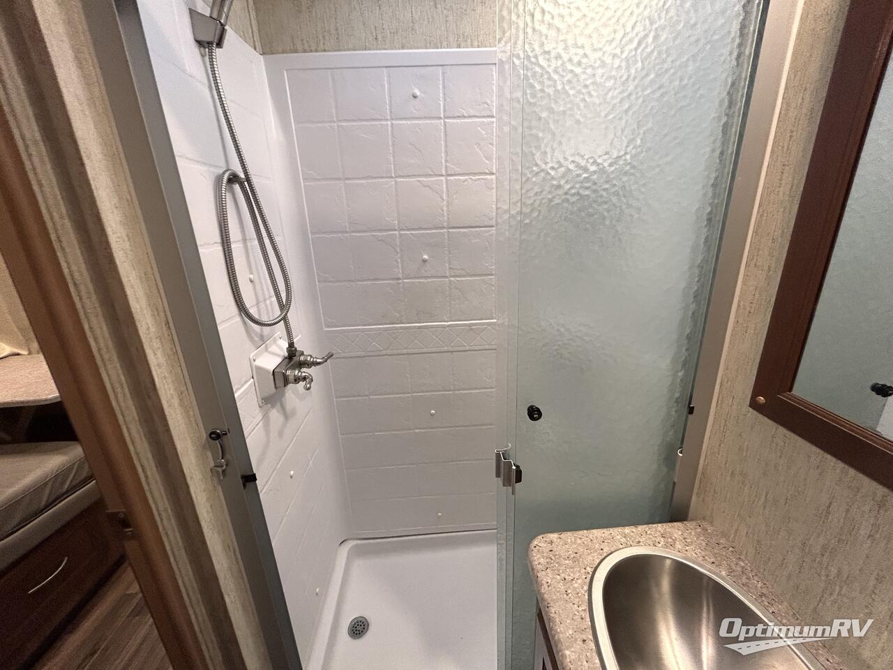 2018 Coachmen Mirada 31FW Photo 15