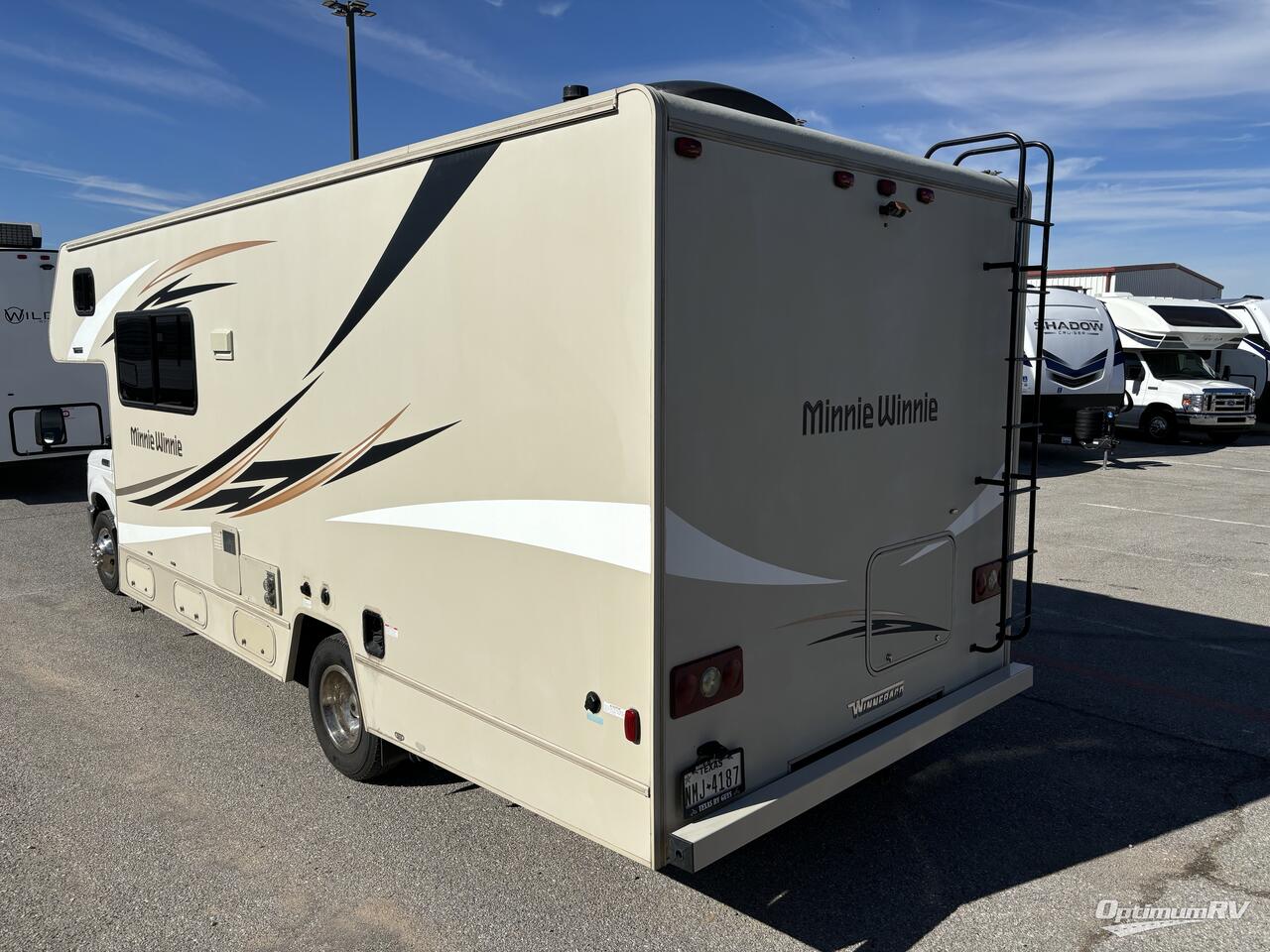 2018 Winnebago Minnie Winnie 25B Photo 3