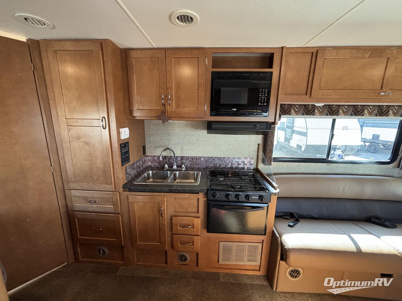 2018 Winnebago Minnie Winnie 25B Photo 5