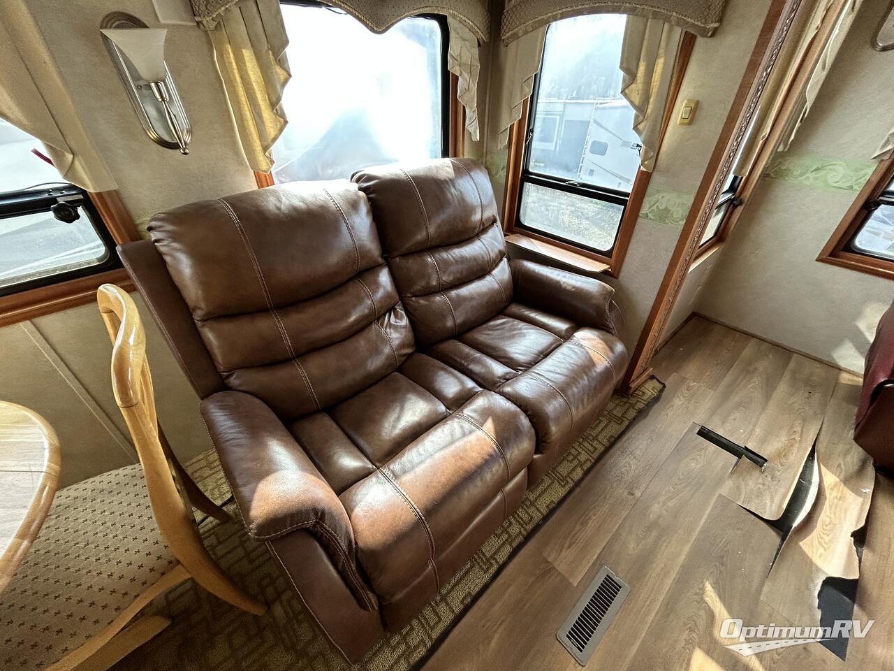 2005 DRV Luxury Suites Mobile Suites 33RS3 Photo 6