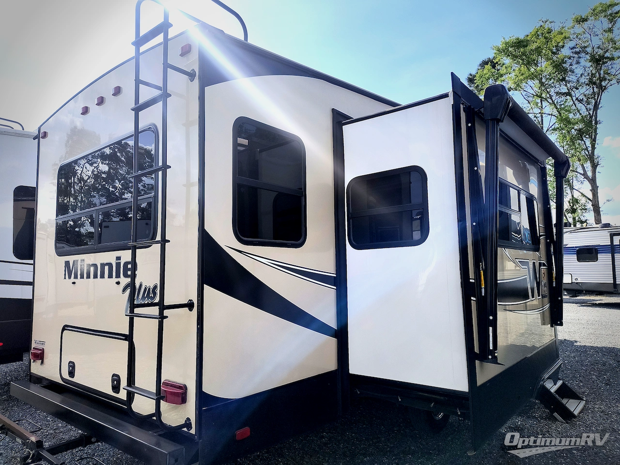 2019 Winnebago Towables Minnie Plus 30RLSS Photo 3