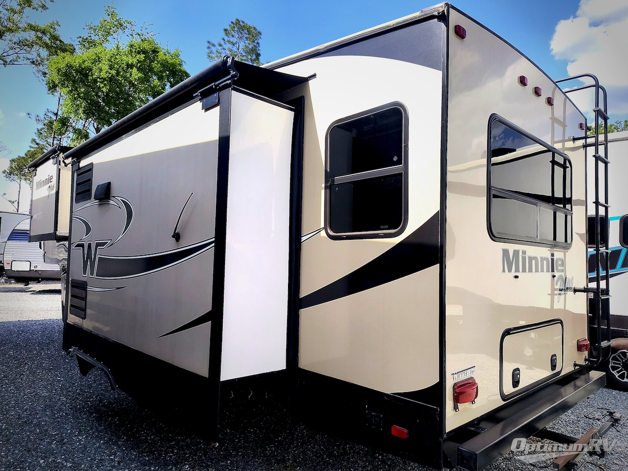 2019 Winnebago Towables Minnie Plus 30RLSS Photo 4