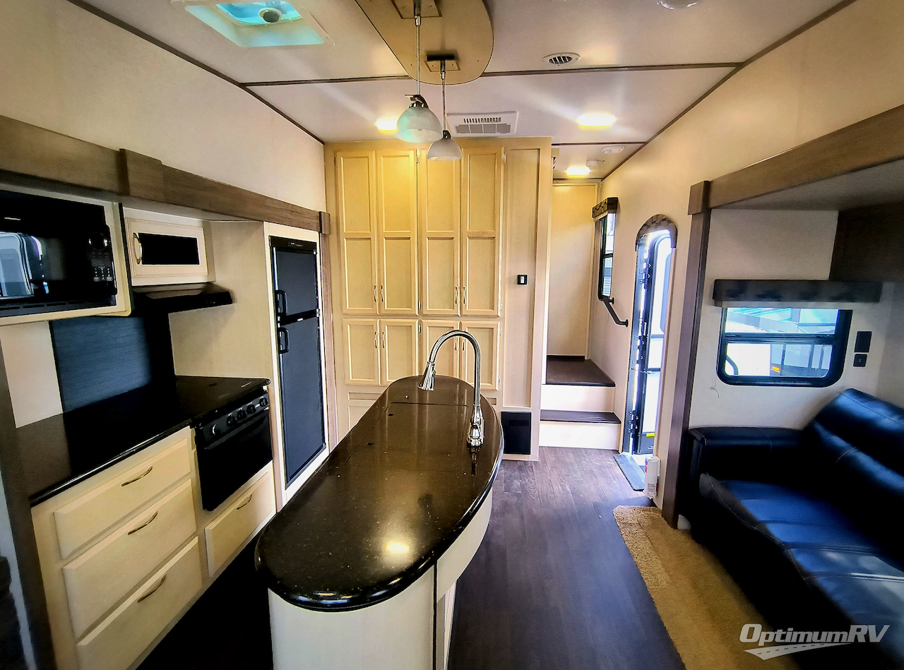 2019 Winnebago Towables Minnie Plus 30RLSS Photo 6