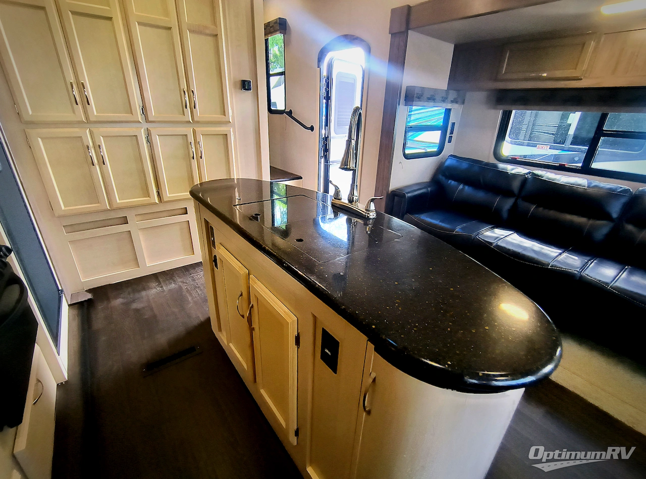 2019 Winnebago Towables Minnie Plus 30RLSS Photo 10