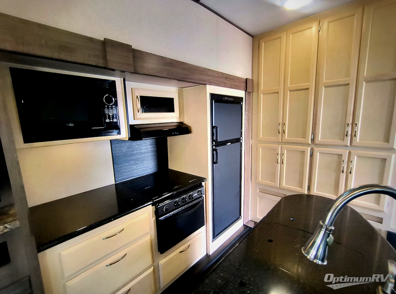 2019 Winnebago Towables Minnie Plus 30RLSS Photo 11