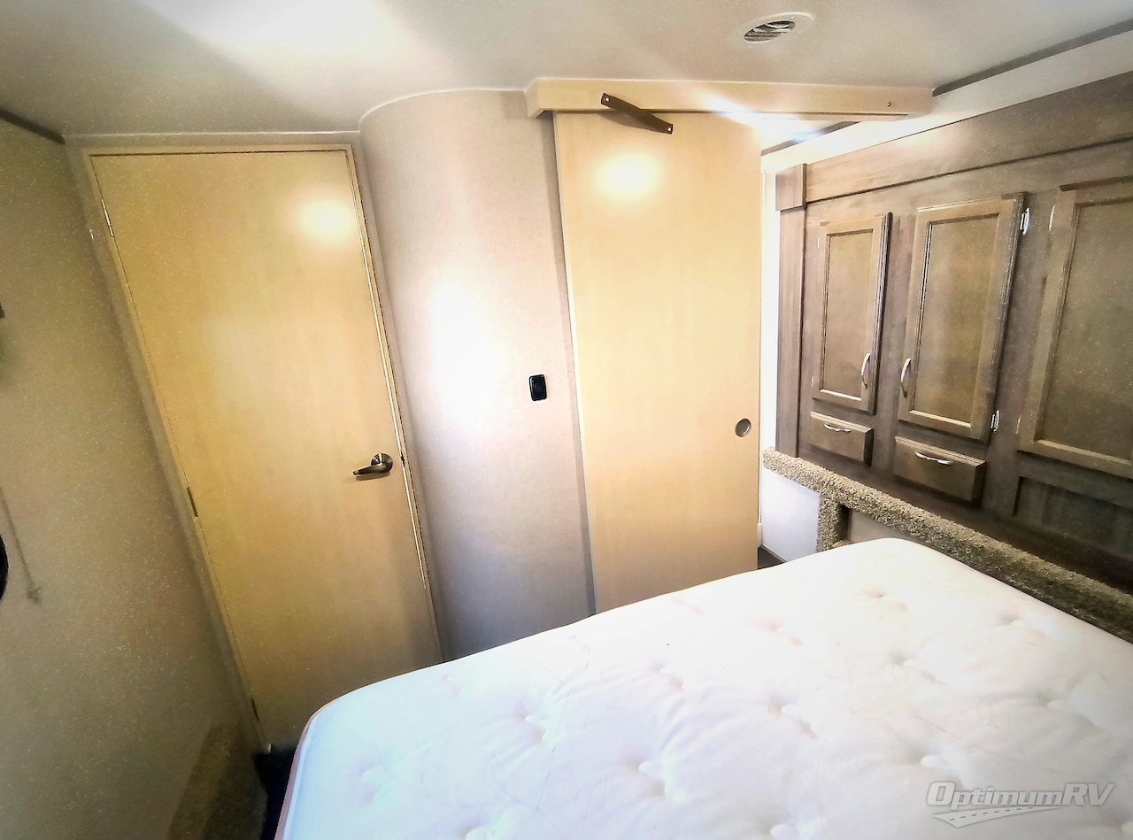 2019 Winnebago Towables Minnie Plus 30RLSS Photo 15