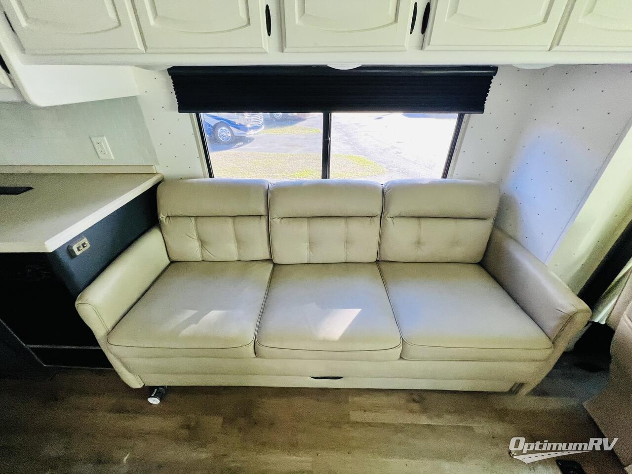 1999 Winnebago Ultimate Advantage 40J Photo 8