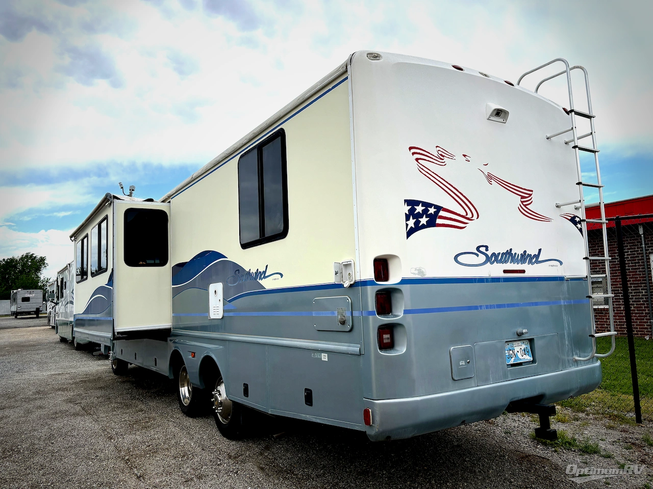 1998 Fleetwood Southwind 35S Photo 3