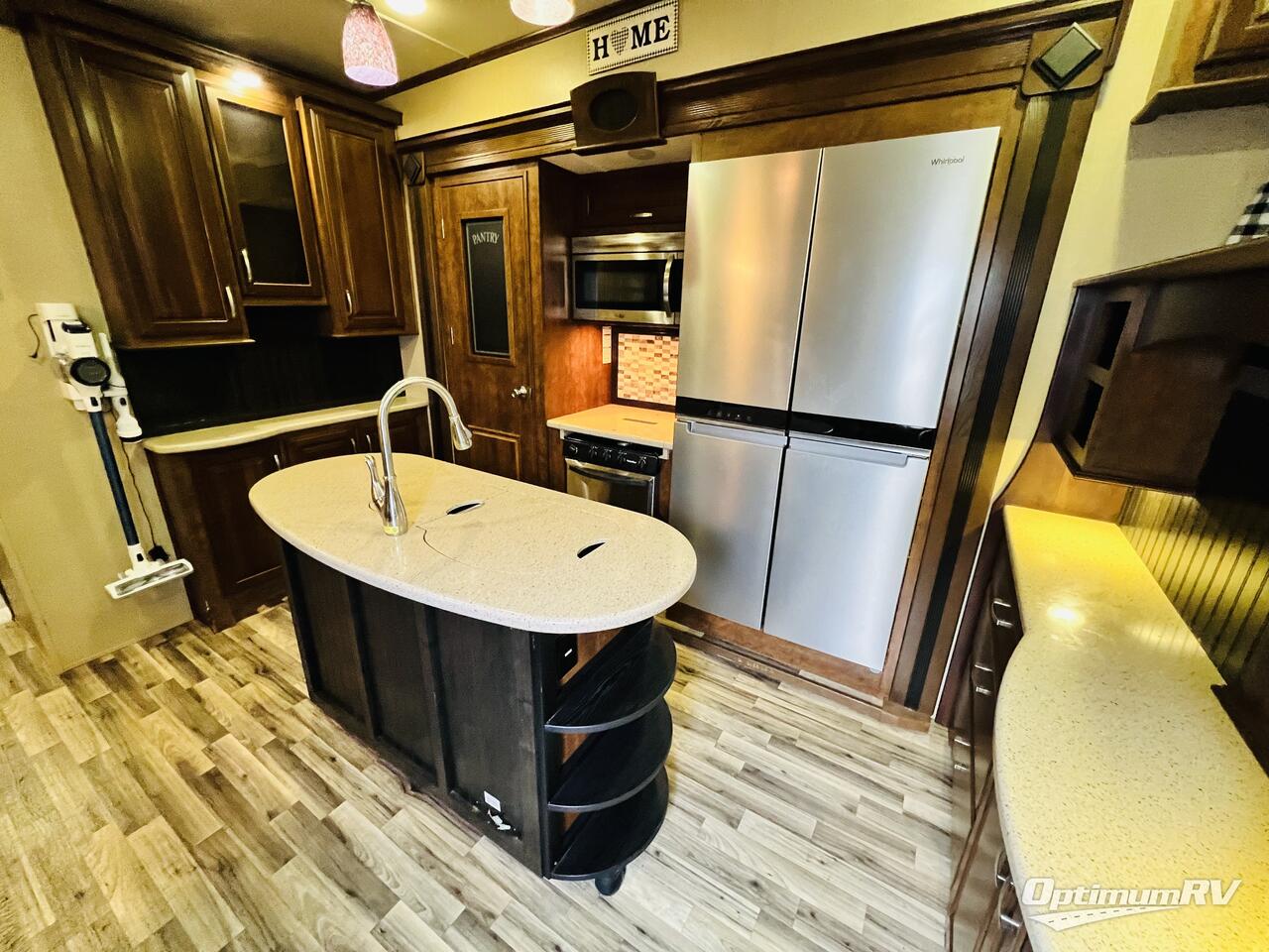 2015 Grand Design Solitude 379FL Photo 10