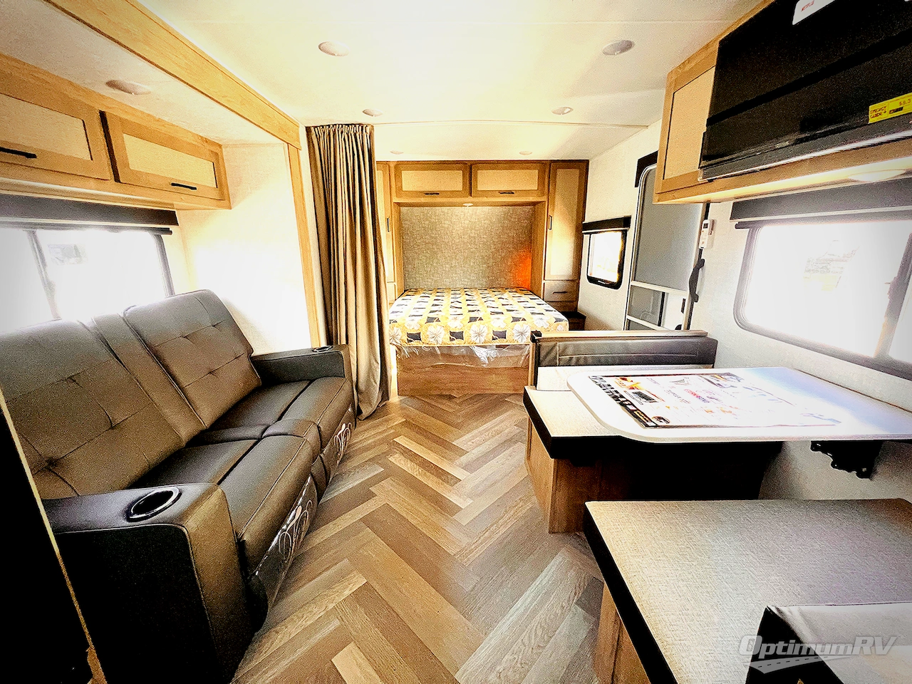 2025 Ember E-Series 22MLQ Photo 5