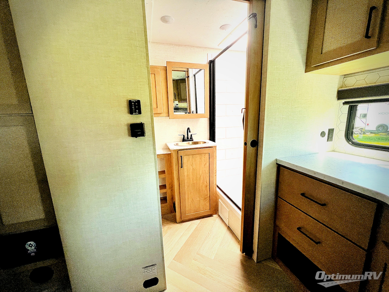 2025 Ember E-Series 22MLQ Photo 14