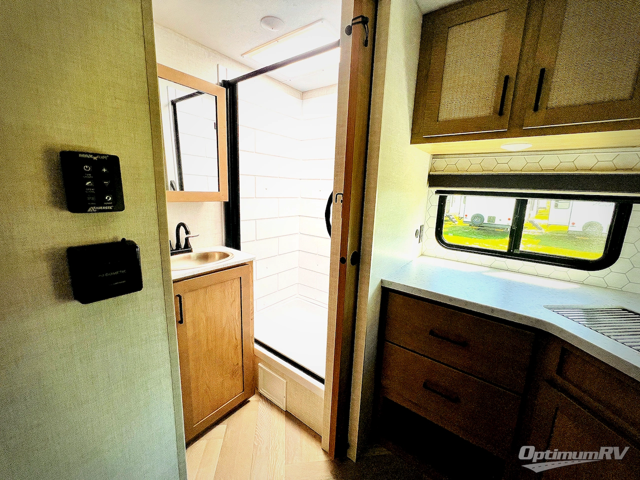 2025 Ember E-Series 22MLQ Photo 15