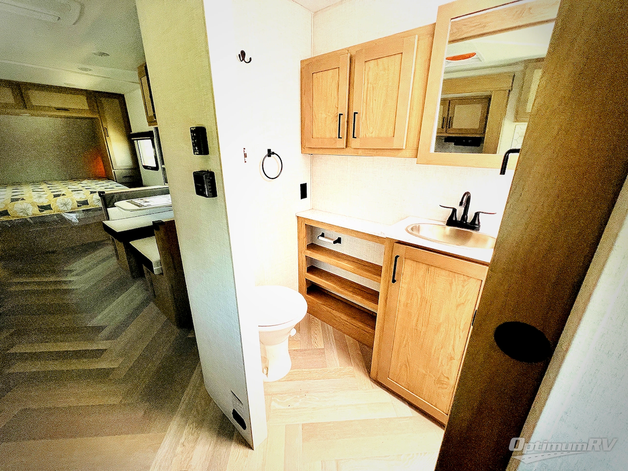 2025 Ember E-Series 22MLQ Photo 16