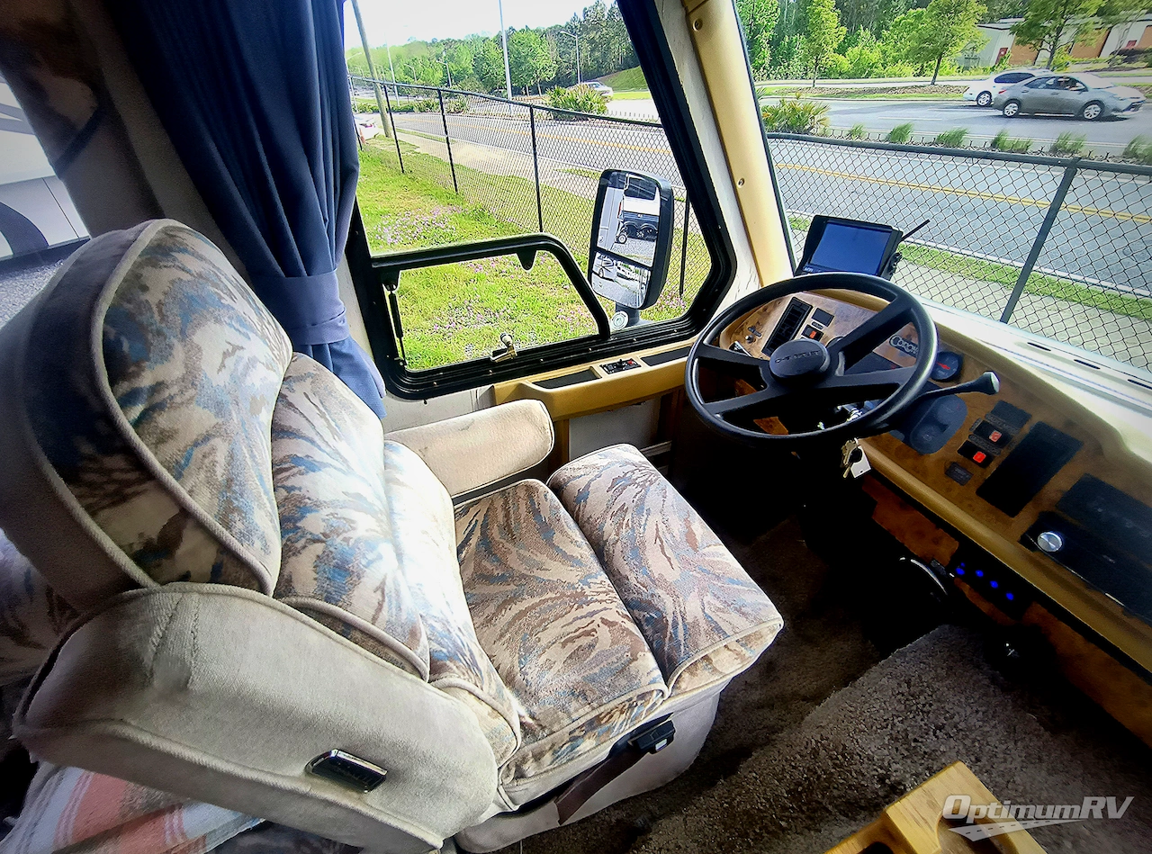 1993 Fleetwood Coronado 30H Photo 2