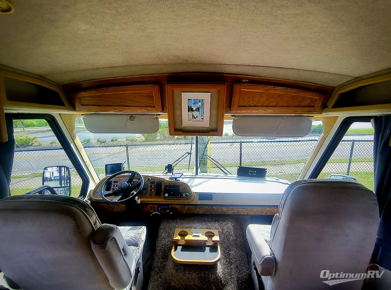 1993 Fleetwood Coronado 30H Photo 4