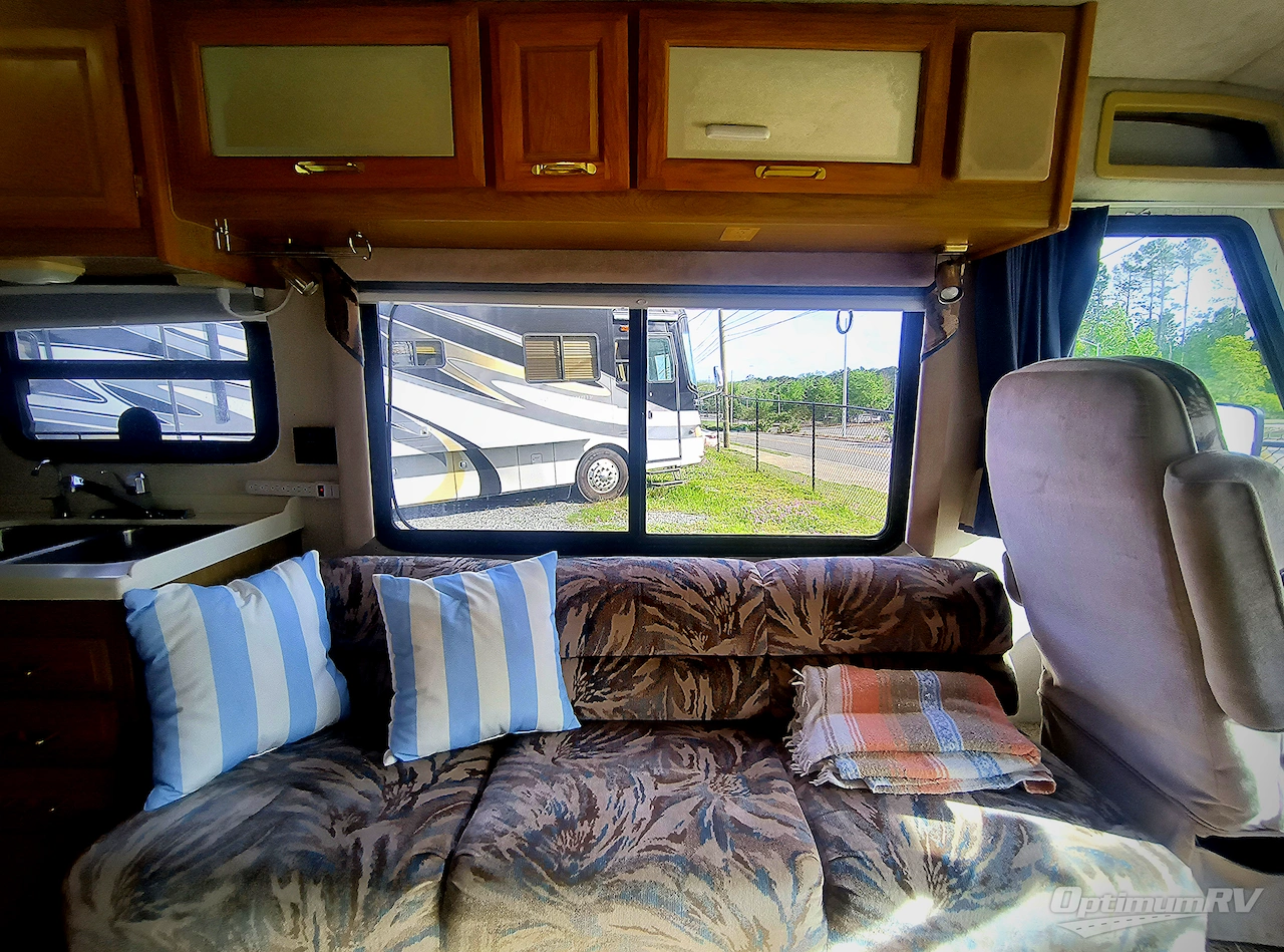1993 Fleetwood Coronado 30H Photo 5