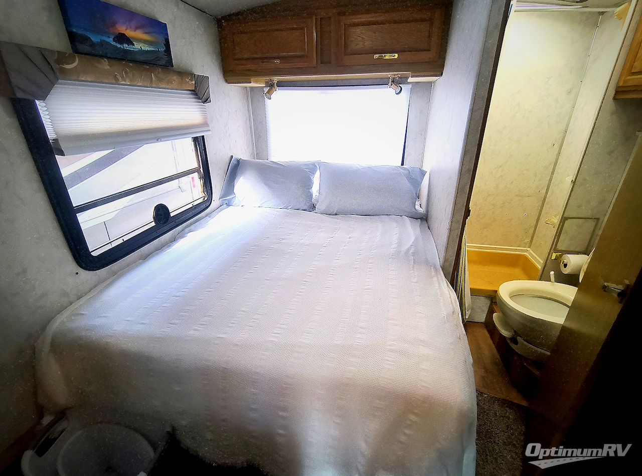 1993 Fleetwood Coronado 30H Photo 13