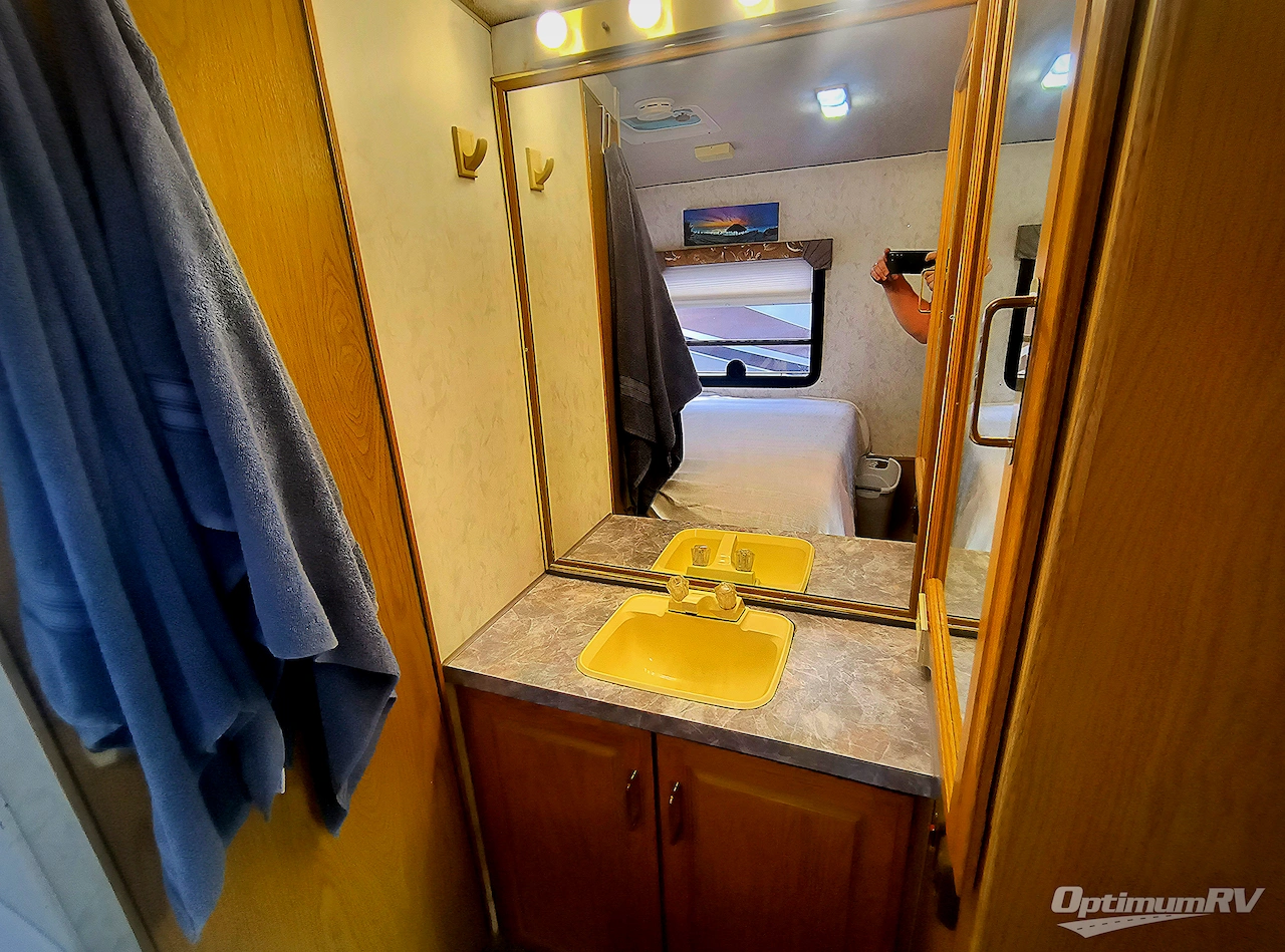 1993 Fleetwood Coronado 30H Photo 16