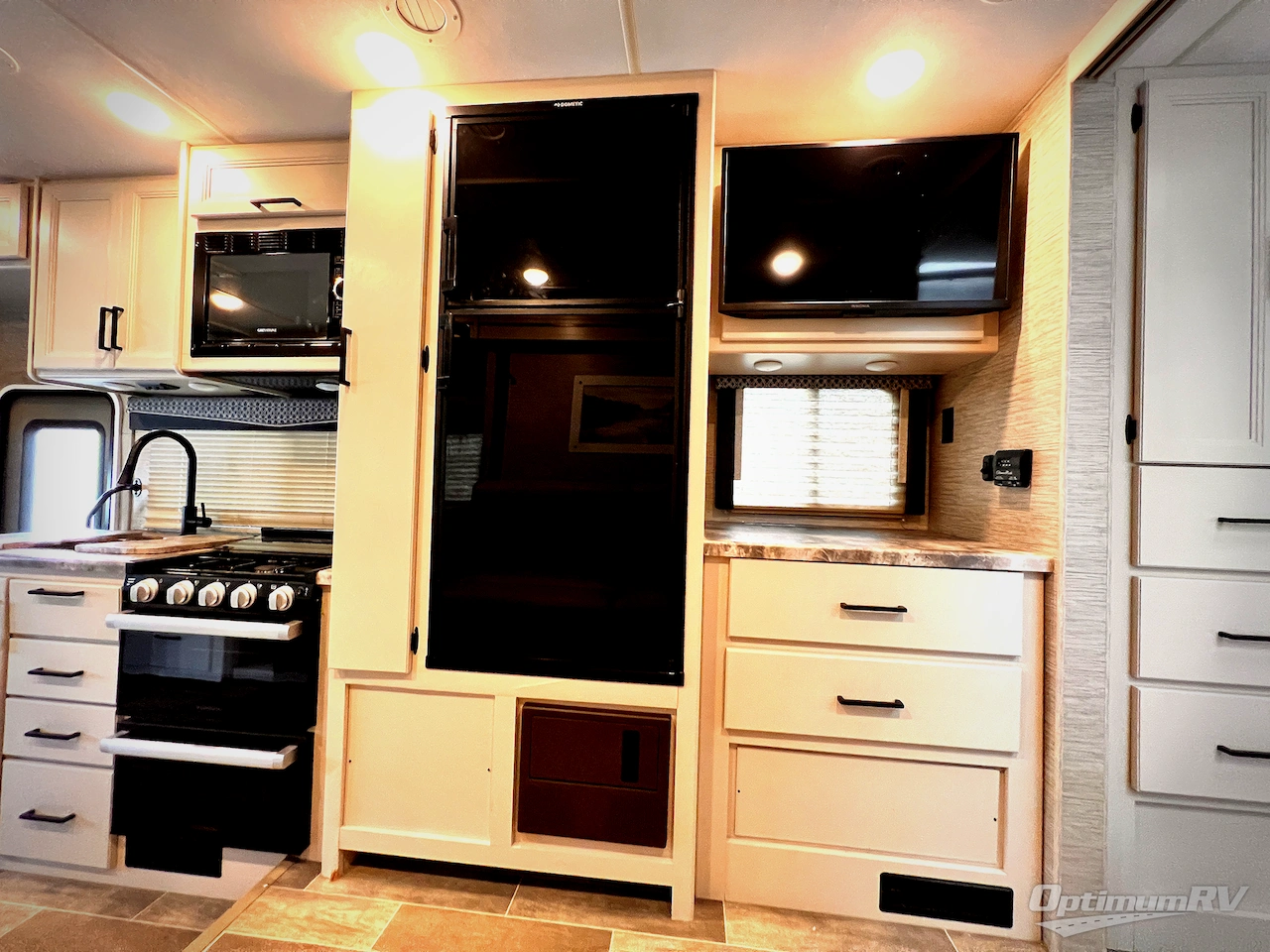 2021 Thor Chateau 25M Photo 13