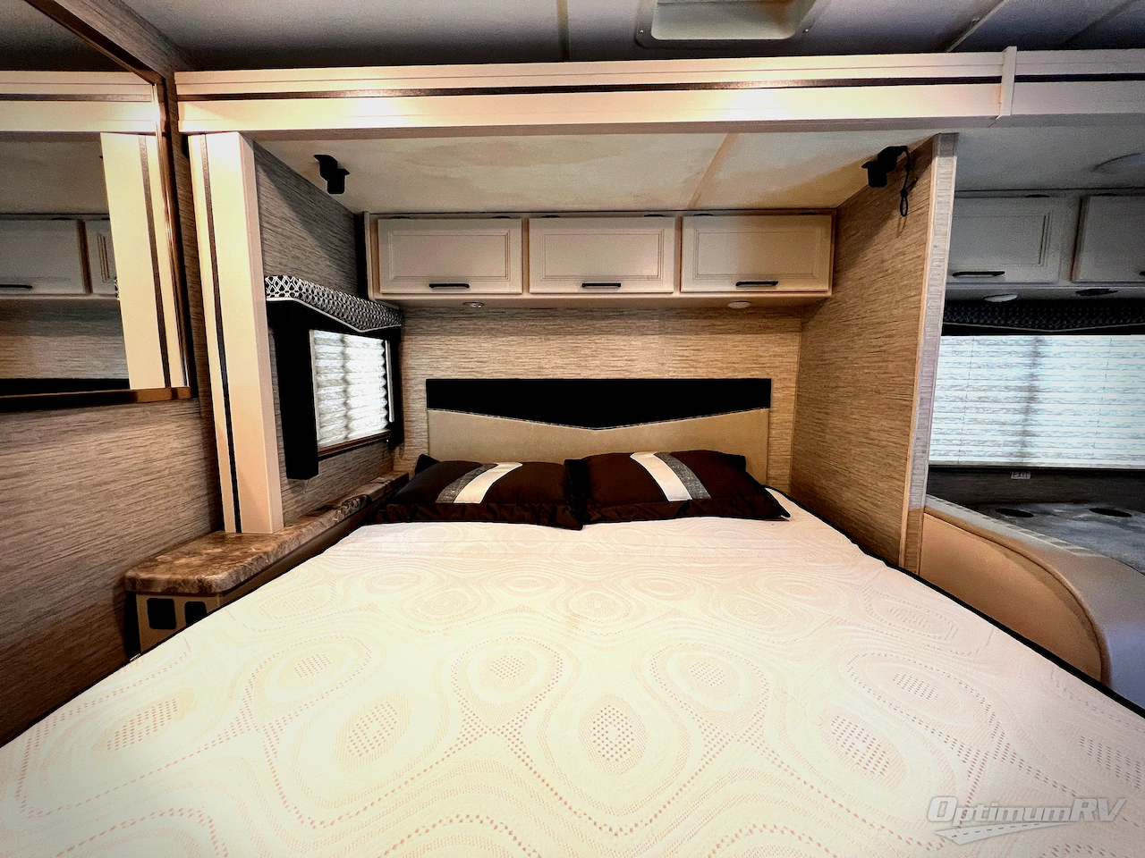 2021 Thor Chateau 25M Photo 18