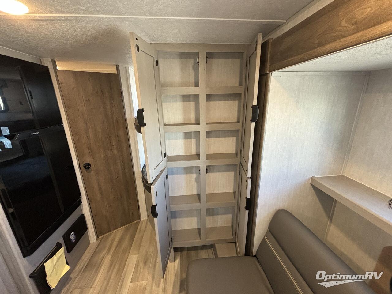 2025 Coachmen Clipper 4K Series 18DBS Photo 8