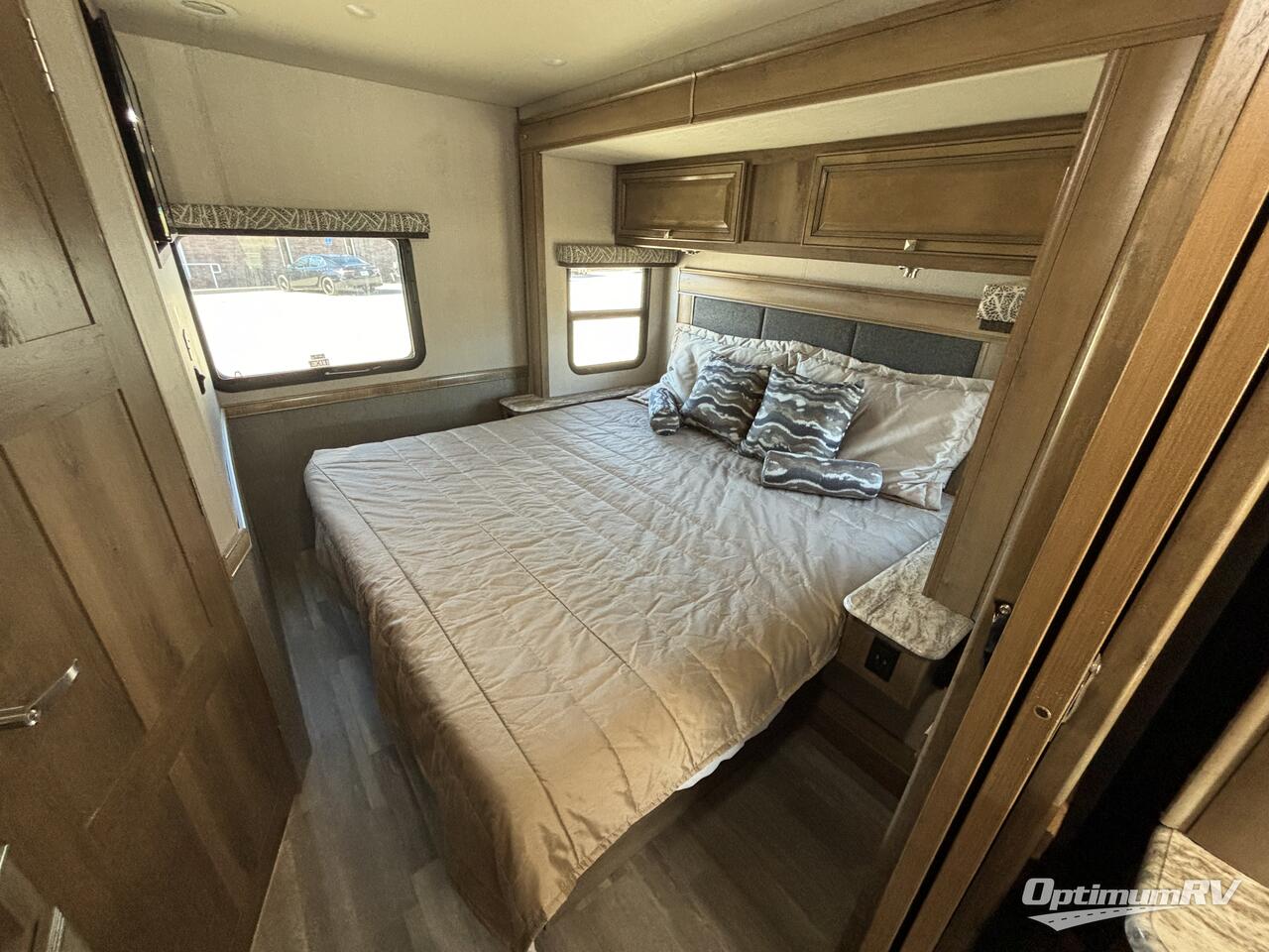 2025 Coachmen Clipper 4K Series 18DBS Photo 9