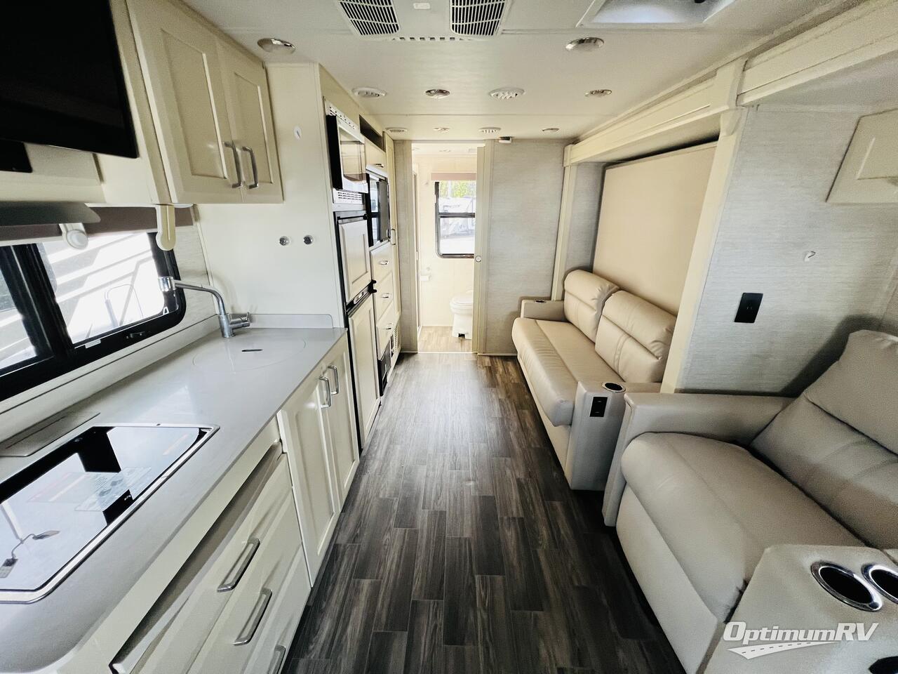 2021 Tiffin Wayfarer 25 RW Photo 8