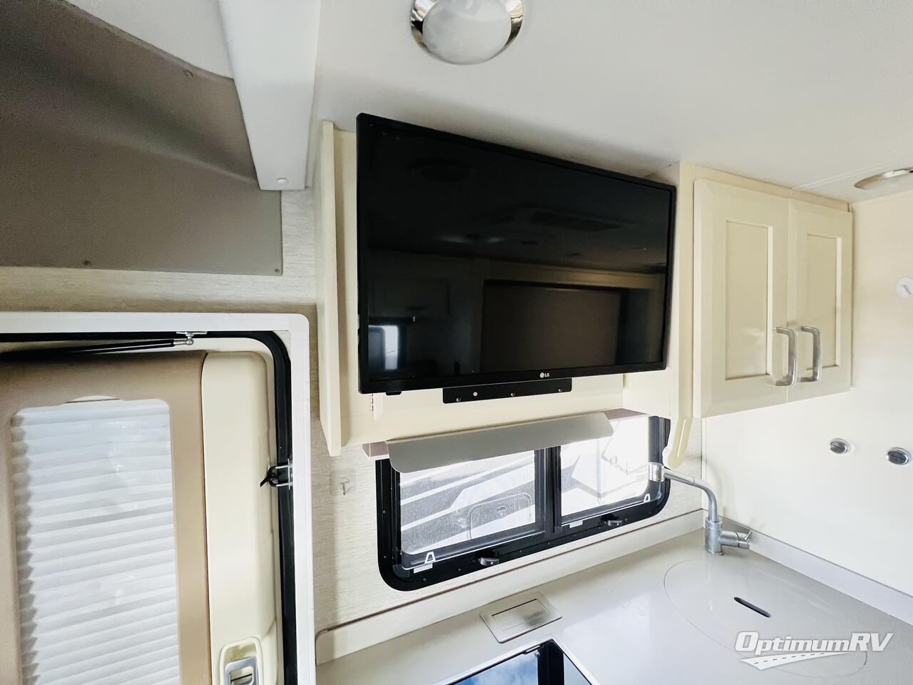 2021 Tiffin Wayfarer 25 RW Photo 10