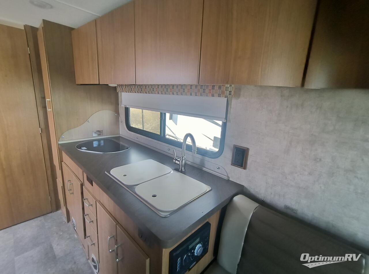 2014 Winnebago Trend 23B Photo 11