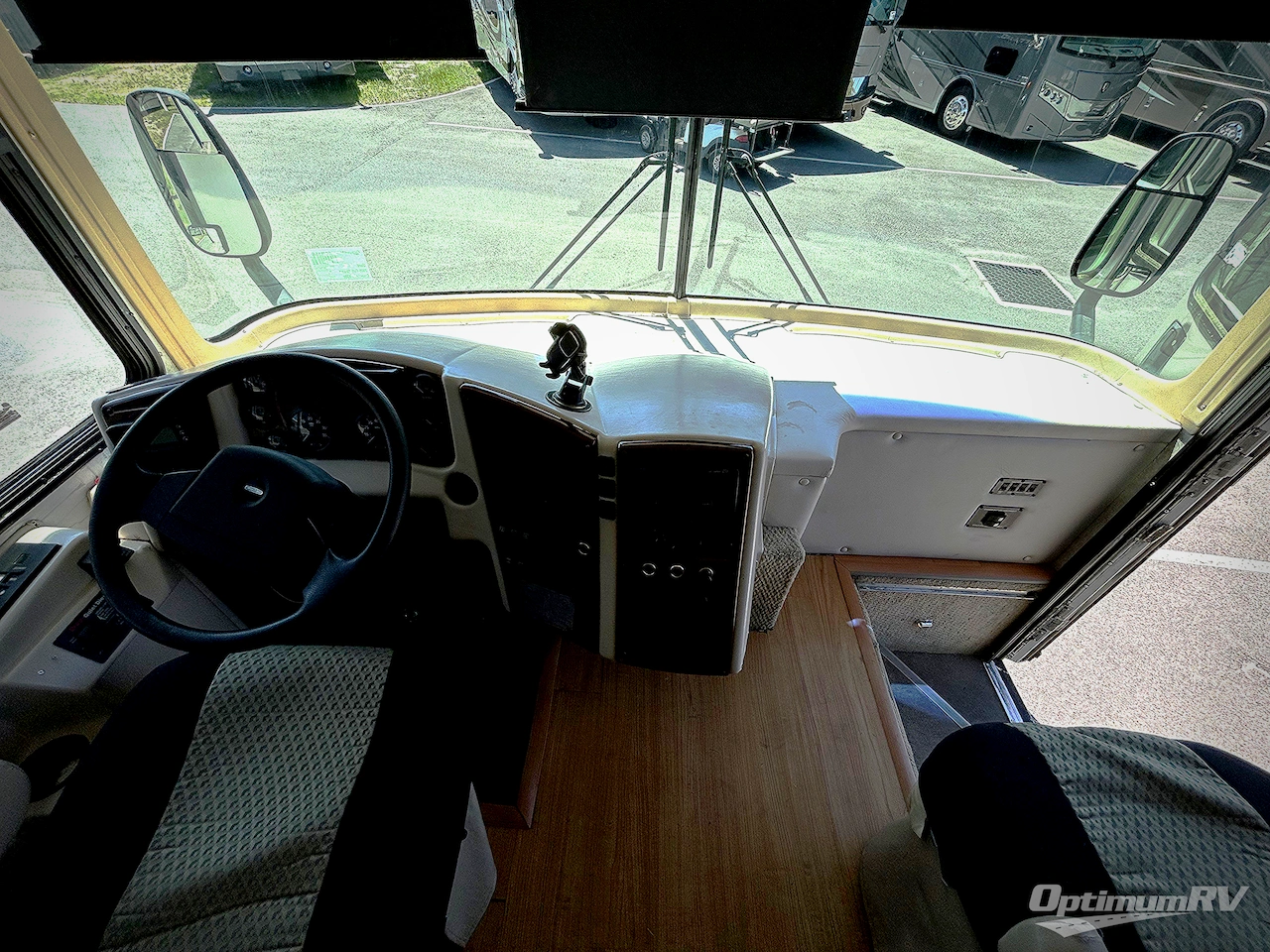 2005 Gulf Stream Crescendo 8386 Photo 6