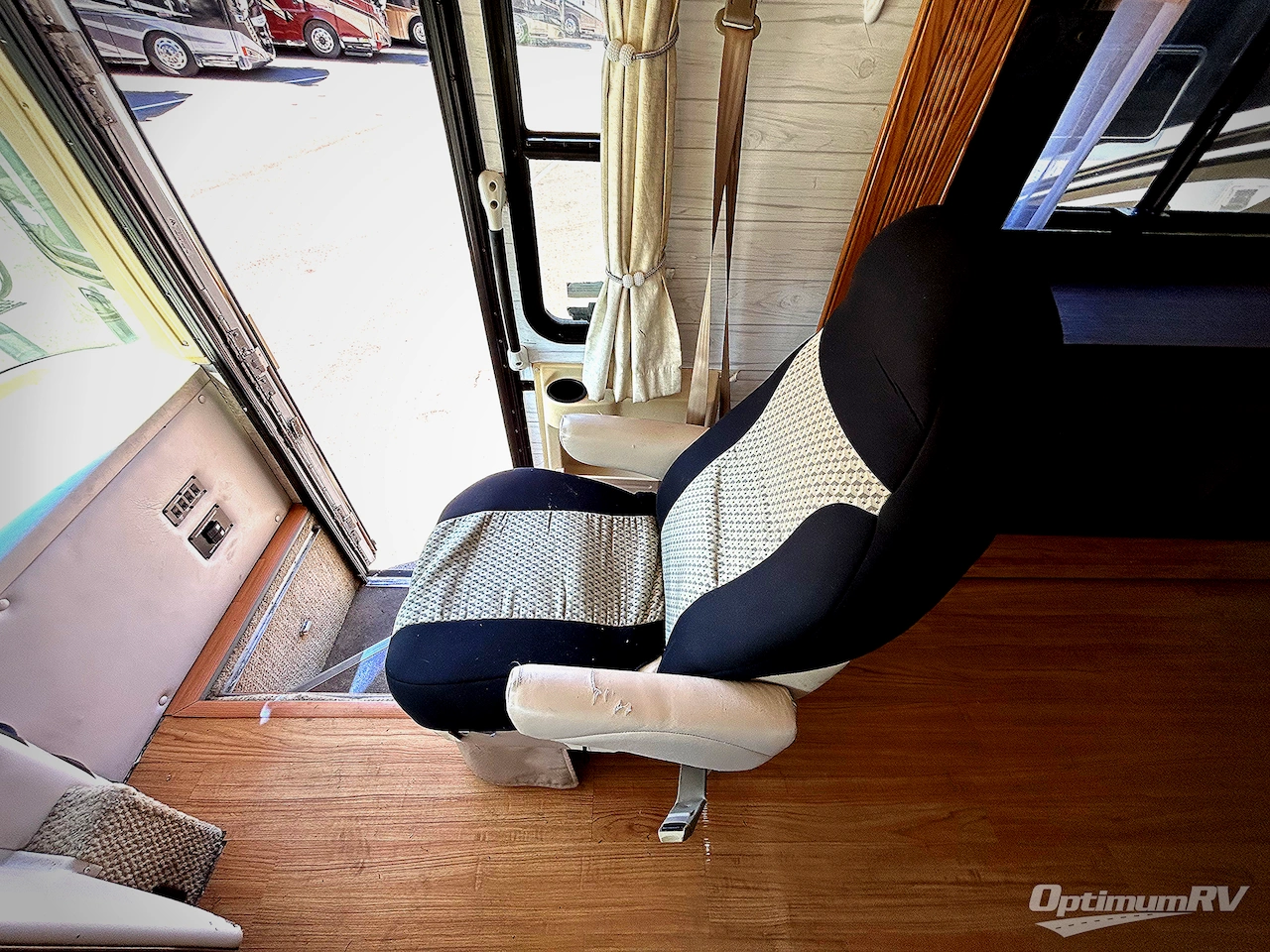 2005 Gulf Stream Crescendo 8386 Photo 7