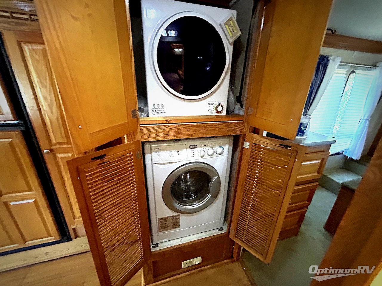 2005 Gulf Stream Crescendo 8386 Photo 16