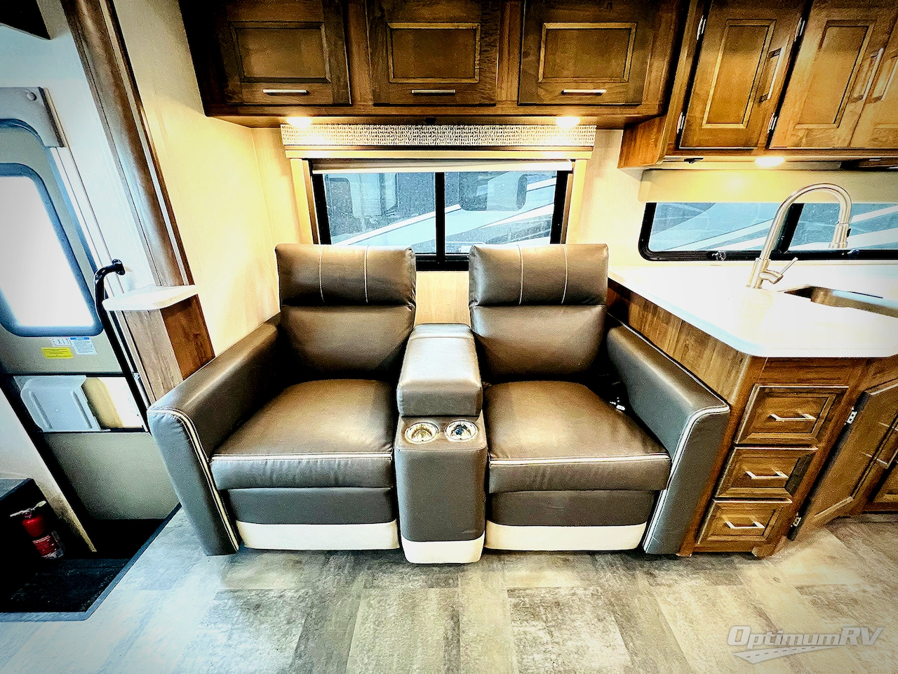 2020 Coachmen Mirada 35OS Photo 10