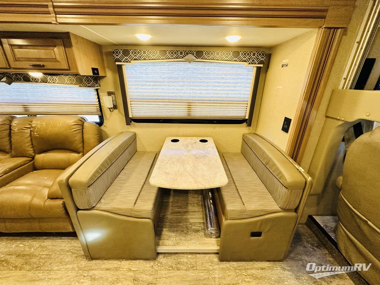 2019 Four Winds Hurricane 35M Photo 11