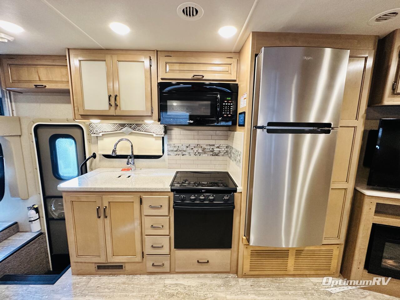 2019 Four Winds Hurricane 35M Photo 12