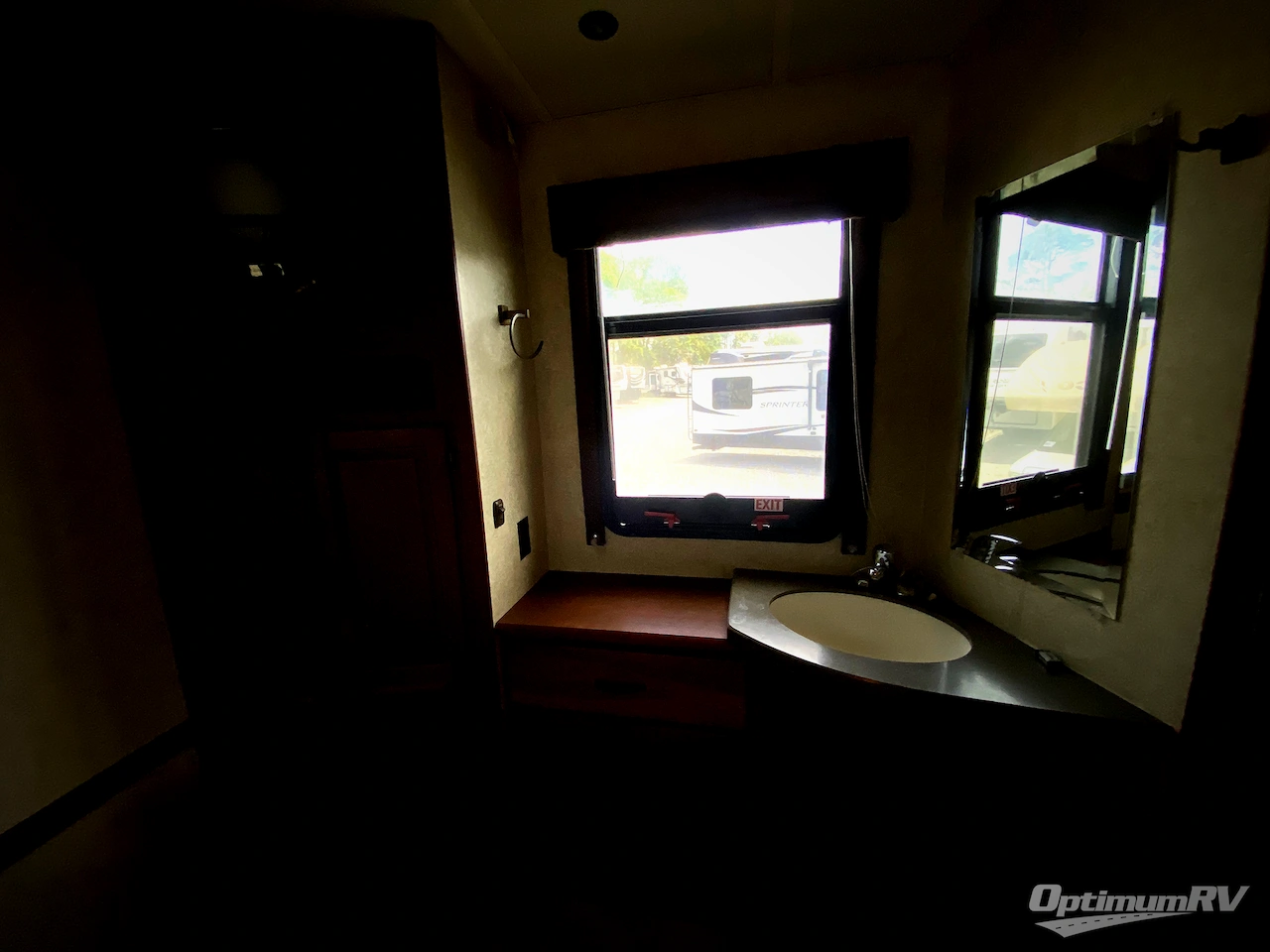 2007 Winnebago Adventurer 38T Photo 19