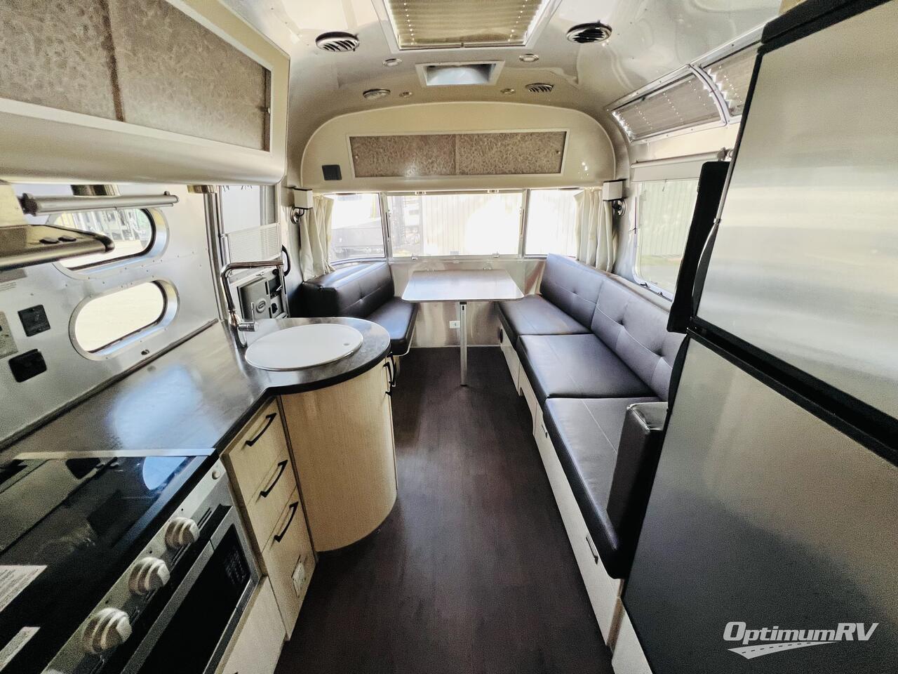 2020 Airstream International Signature 25FB Twin Photo 4