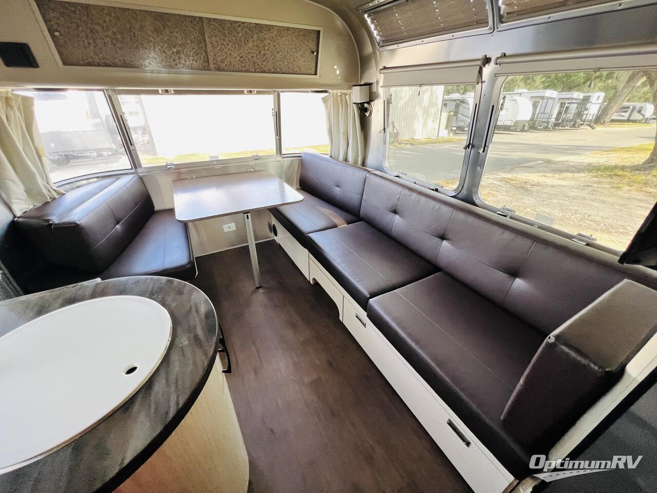 2020 Airstream International Signature 25FB Twin Photo 11