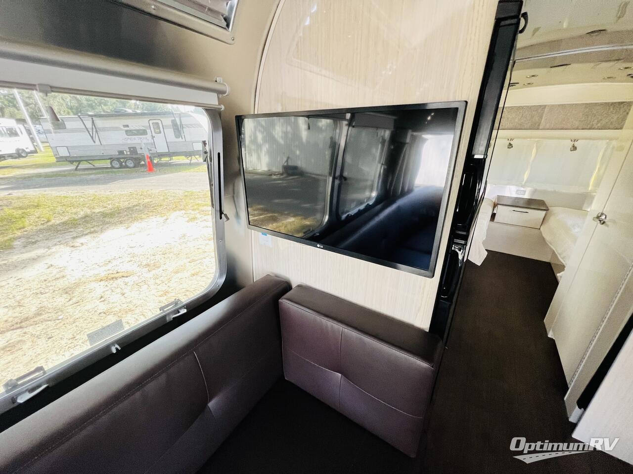 2020 Airstream International Signature 25FB Twin Photo 12