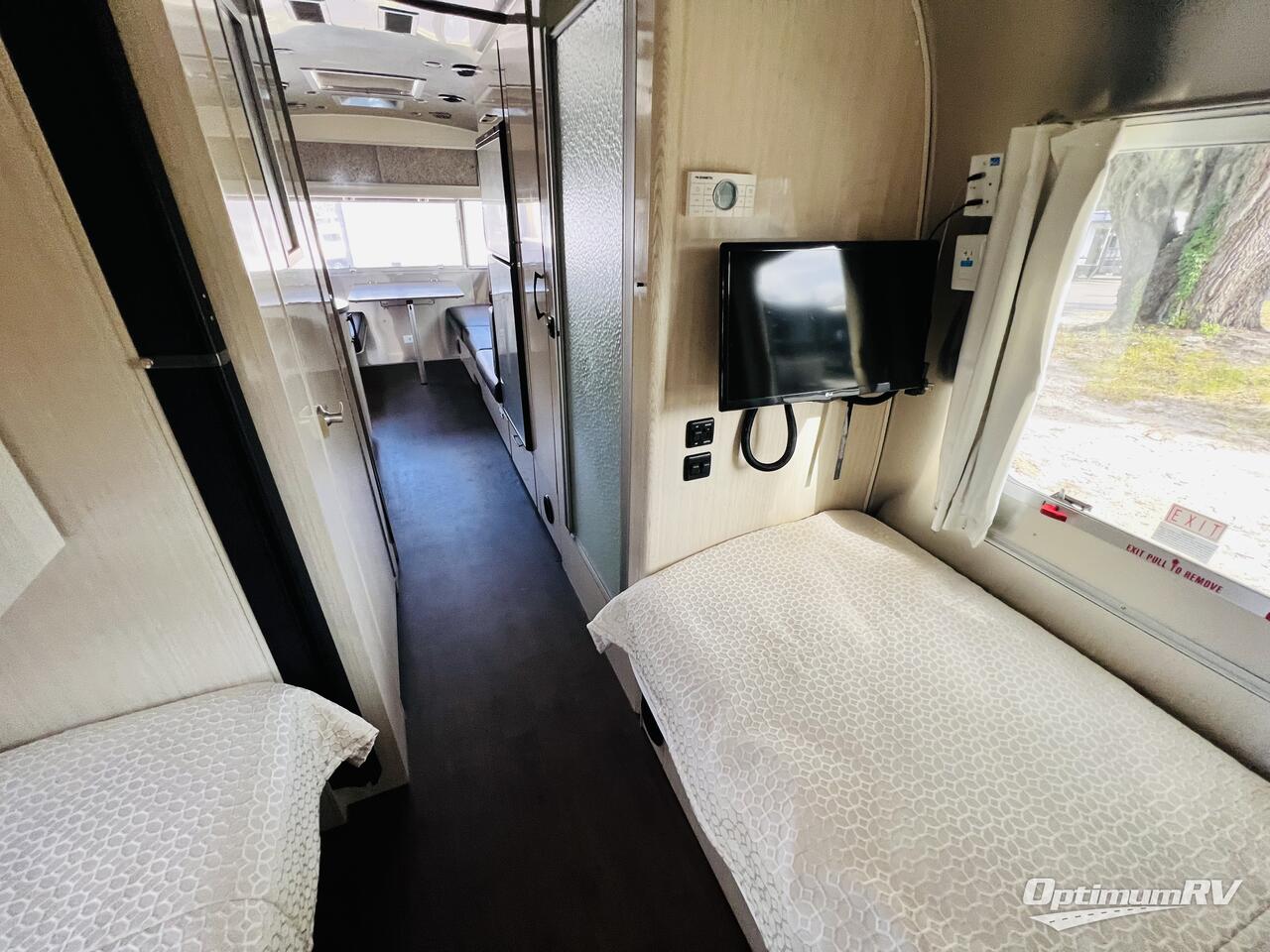 2020 Airstream International Signature 25FB Twin Photo 15