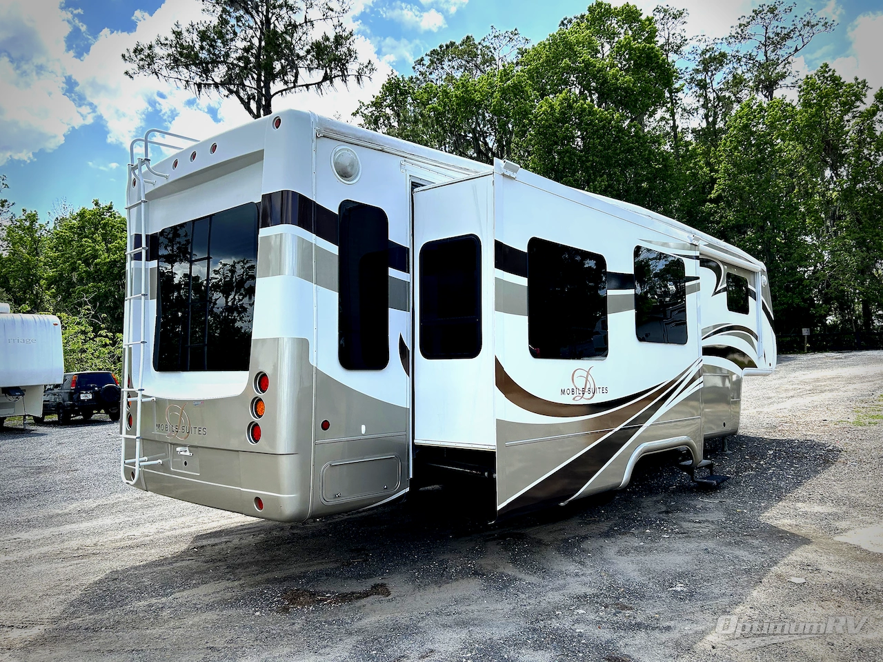 2011 DRV Luxury Suites Mobile Suites 36RSSB3 Photo 2