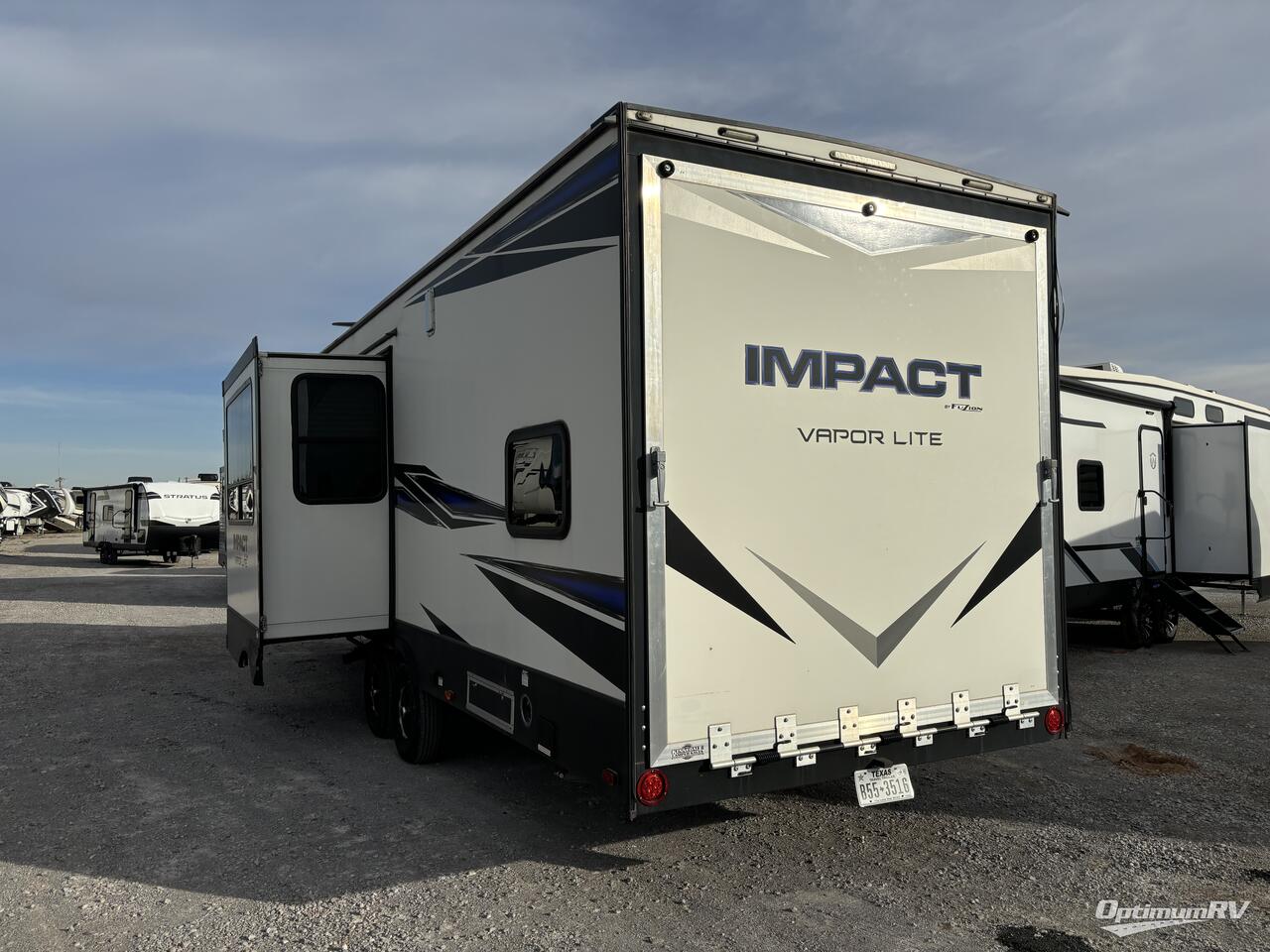 2019 Keystone Impact 311 Photo 3