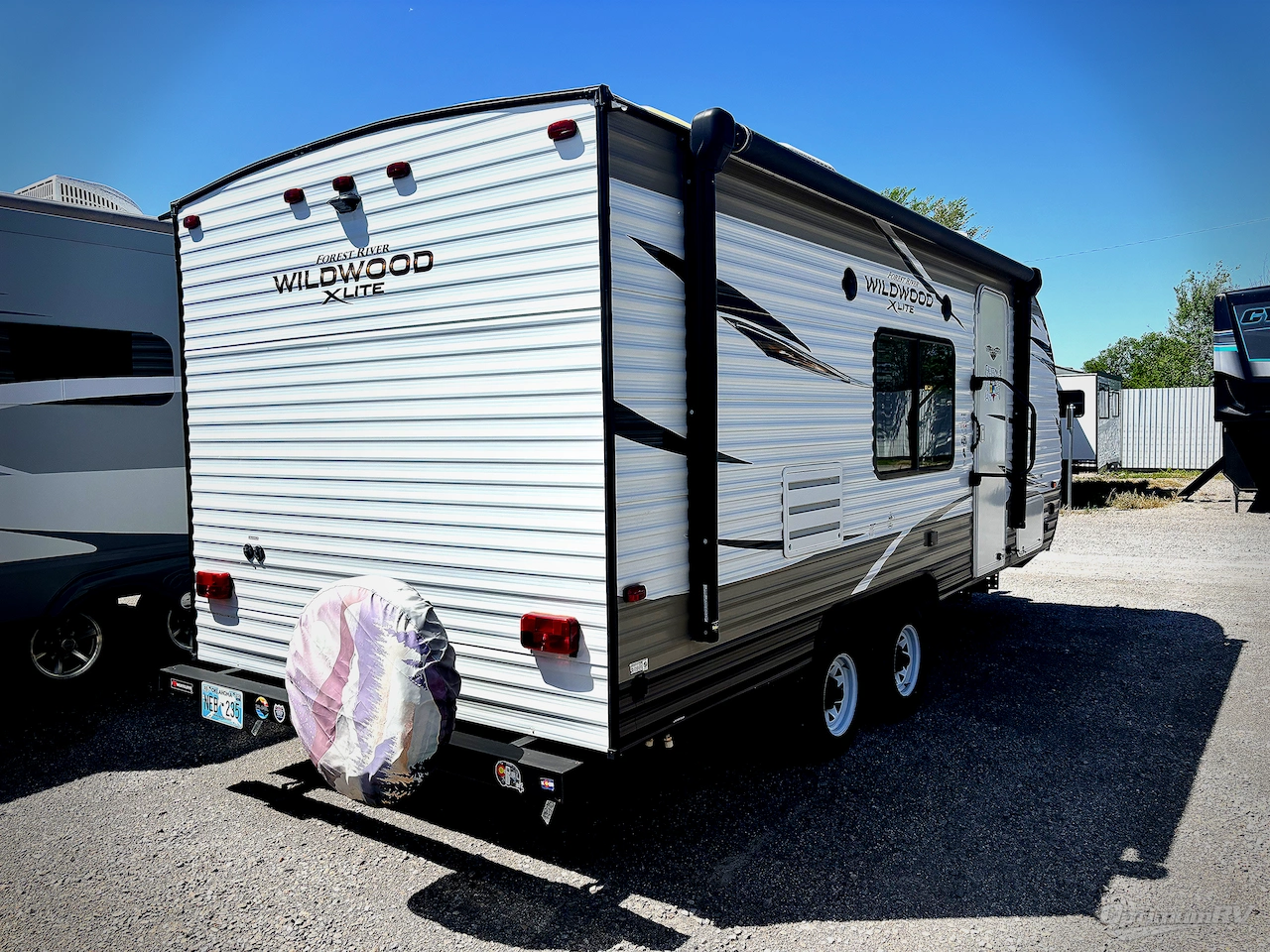 2018 Forest River Wildwood X-Lite 201BHXL Photo 2