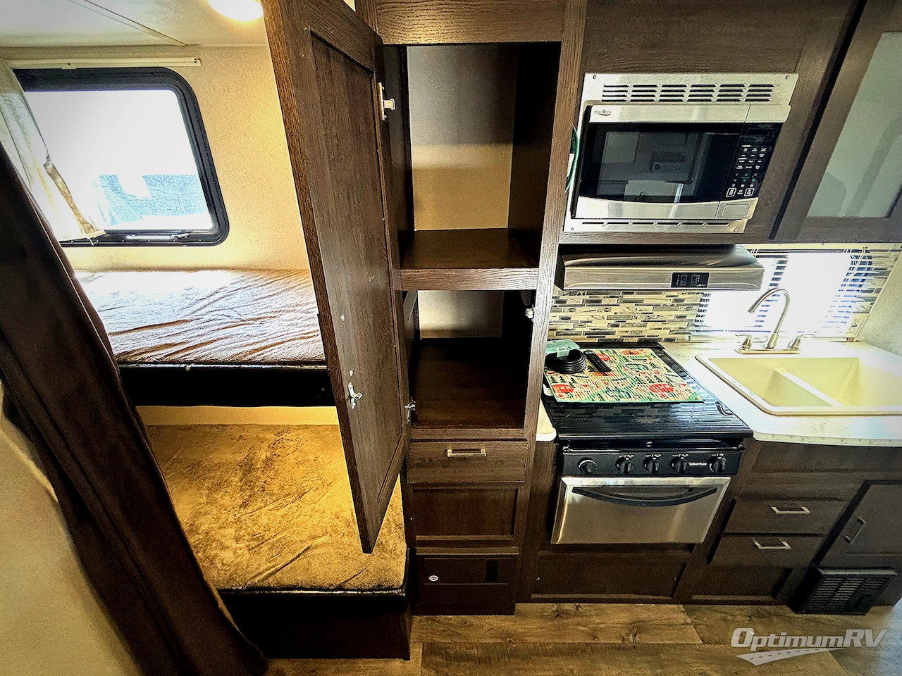 2018 Forest River Wildwood X-Lite 201BHXL Photo 6