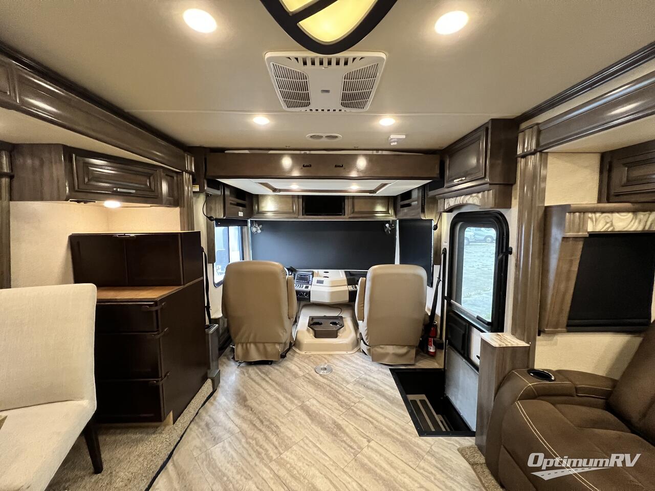 2019 Fleetwood Southwind 36P Photo 2