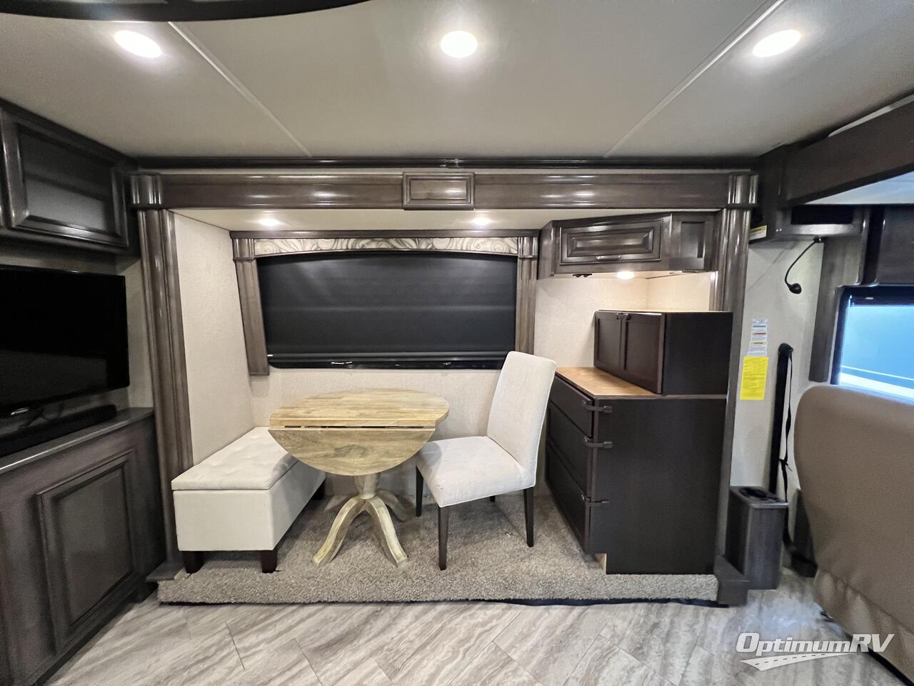 2019 Fleetwood Southwind 36P Photo 6